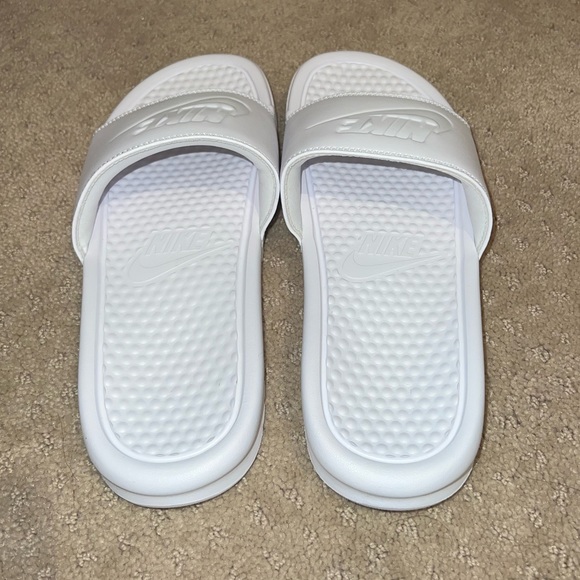 Nike Slides - Picture 3 of 5